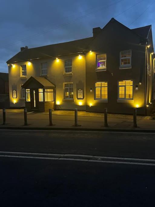 Luxury Countryside Stay - Waters Upton, Телфорд Екстериор снимка
