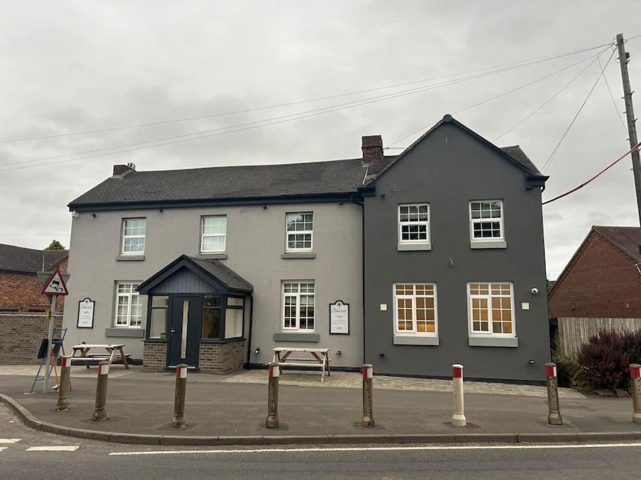 Luxury Countryside Stay - Waters Upton, Телфорд Екстериор снимка
