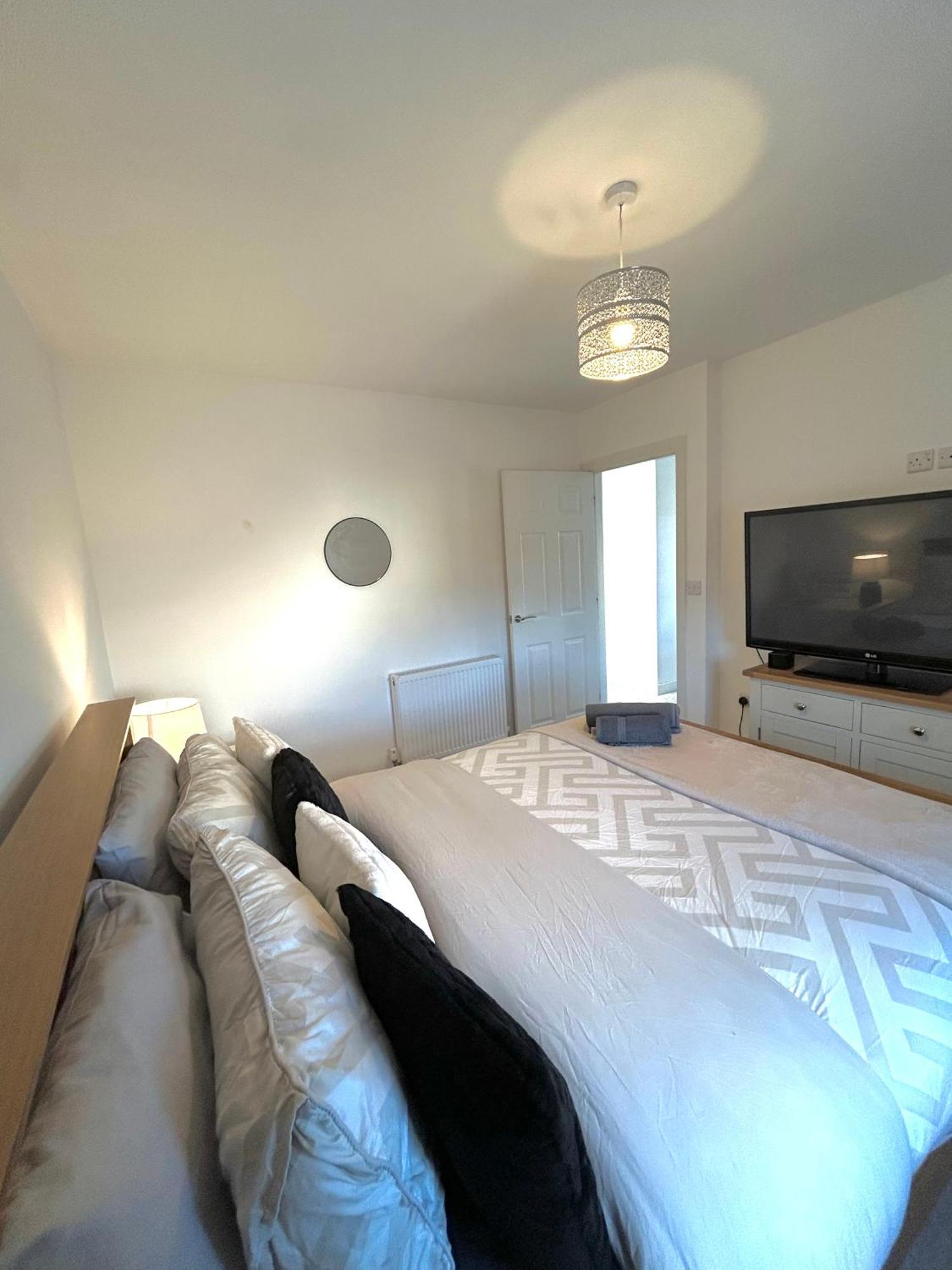 Luxury Countryside Stay - Waters Upton, Телфорд Екстериор снимка